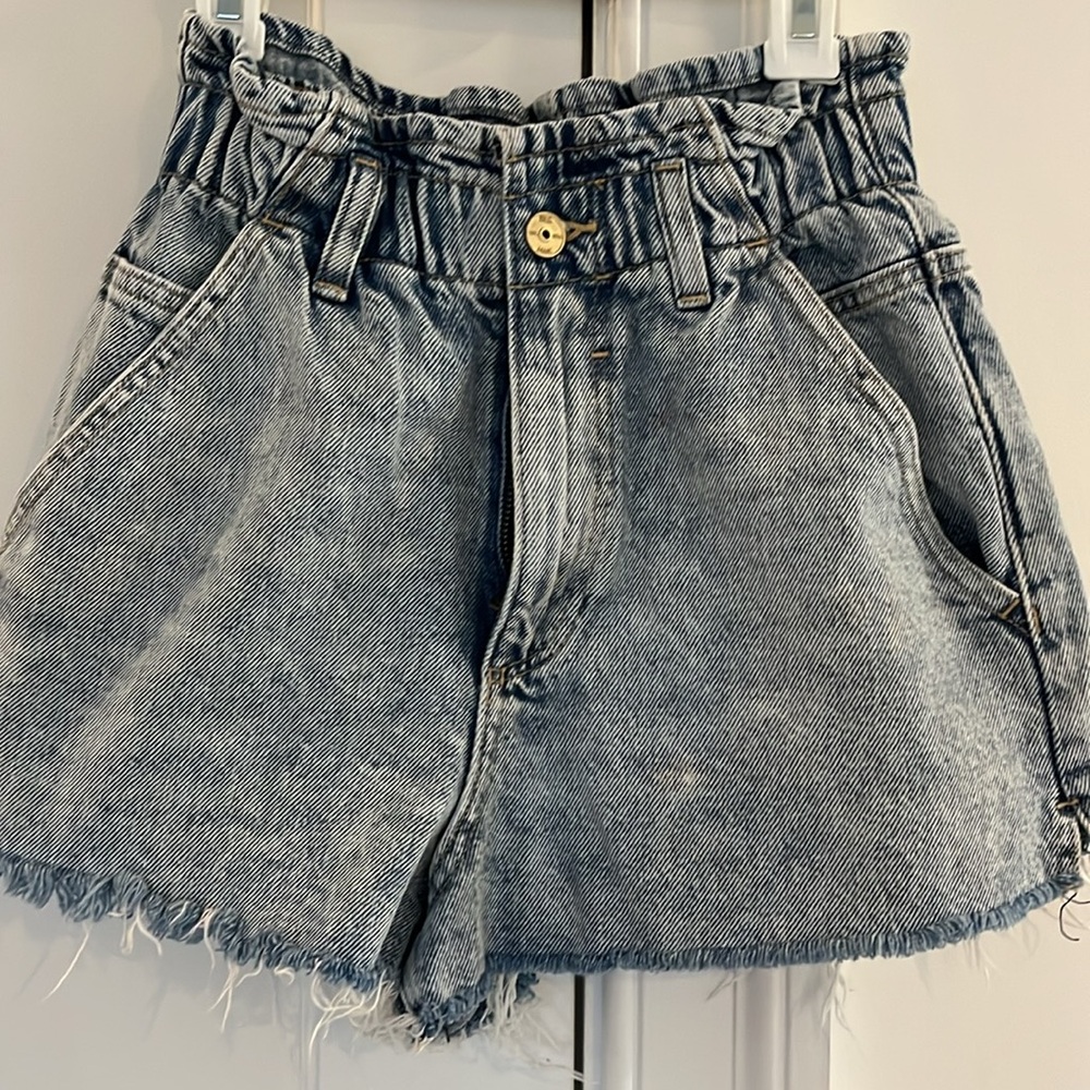 Like new — Zara jean shorts